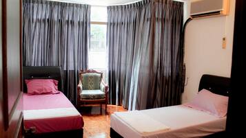 4 bedrooms, desk, iron/ironing board