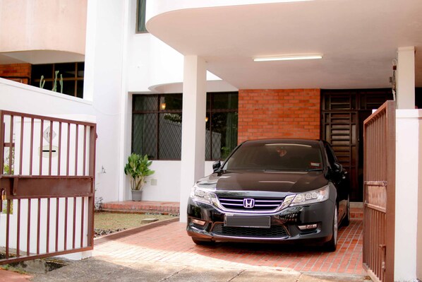 Bãi đậu xe tự phục vụ miễn phí