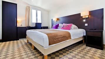 Habitación básica doble | Escritorio, wifi gratis y ropa de cama