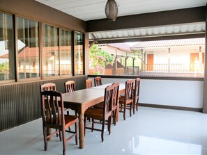 Lobby sitting area - Pattana Resort (Klaeng)