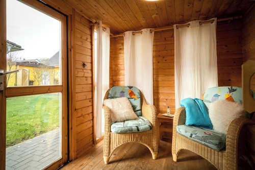 Traum-Ferienhaus nahe der Müritz mit Saunahaus, gr. Garten, Kamin und Kanu