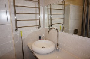 Apartment | Bathroom sink