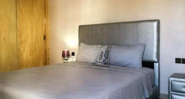 1 habitación, wifi gratis y ropa de cama