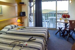 เครื่องนอนระดับพรีเมียม, อินเทอร์เน็ตแบบใช้สาย (ฟรี), ผ้าปูที่นอน