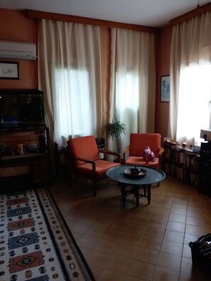 Coin salon dans le hall