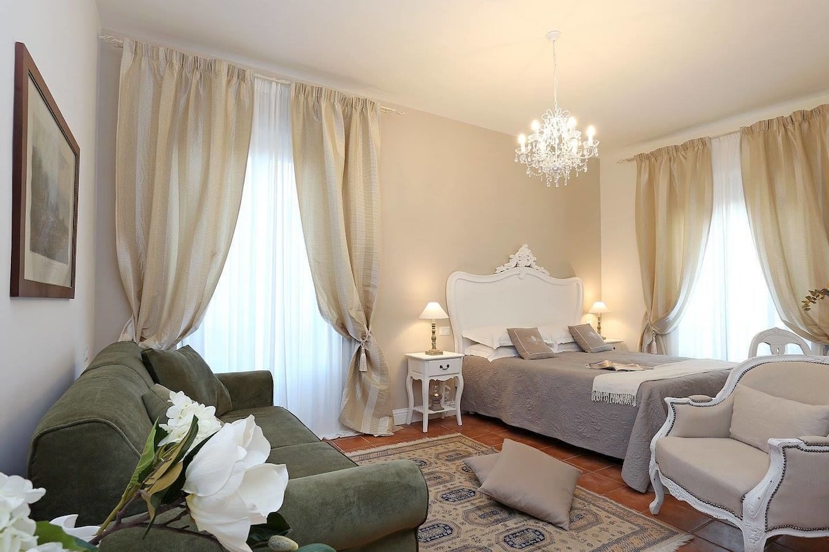 Habitación cuádruple | Ropa de cama de alta calidad y caja de seguridad en la habitación