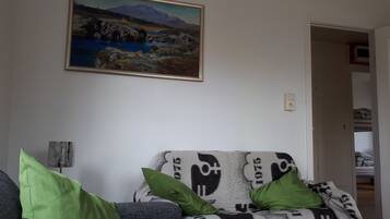 Cabin, 3 Bedrooms | Living room | Flat-screen TV, DVD player