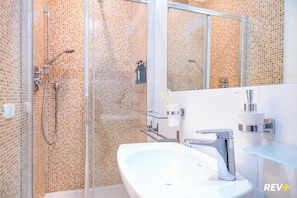 Bathroom - Viale Giulio Cesare Guest House (Rome)