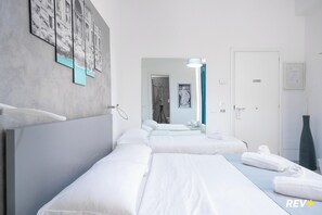 Minibar, két bảo mật tại phòng, bàn, phòng cách âm 