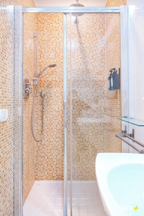 Bathroom - Viale Giulio Cesare Guest House (Rome)
