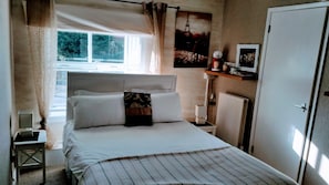 Standard Single Room | Free WiFi, bed sheets