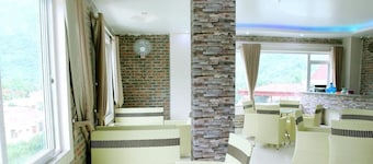 Ngoc Bach Hotel