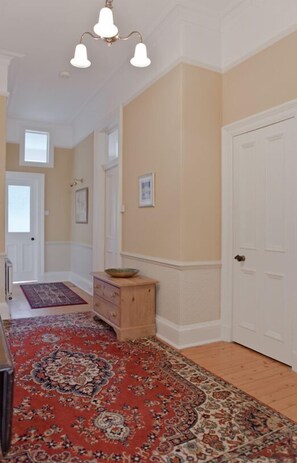 Hallway - Classic Marchmont Charm at The Meadows (Edinburgh)
