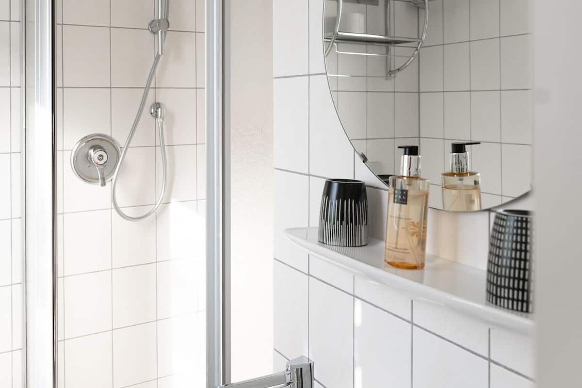 standard double room, private bathroom, garden view | bathroom