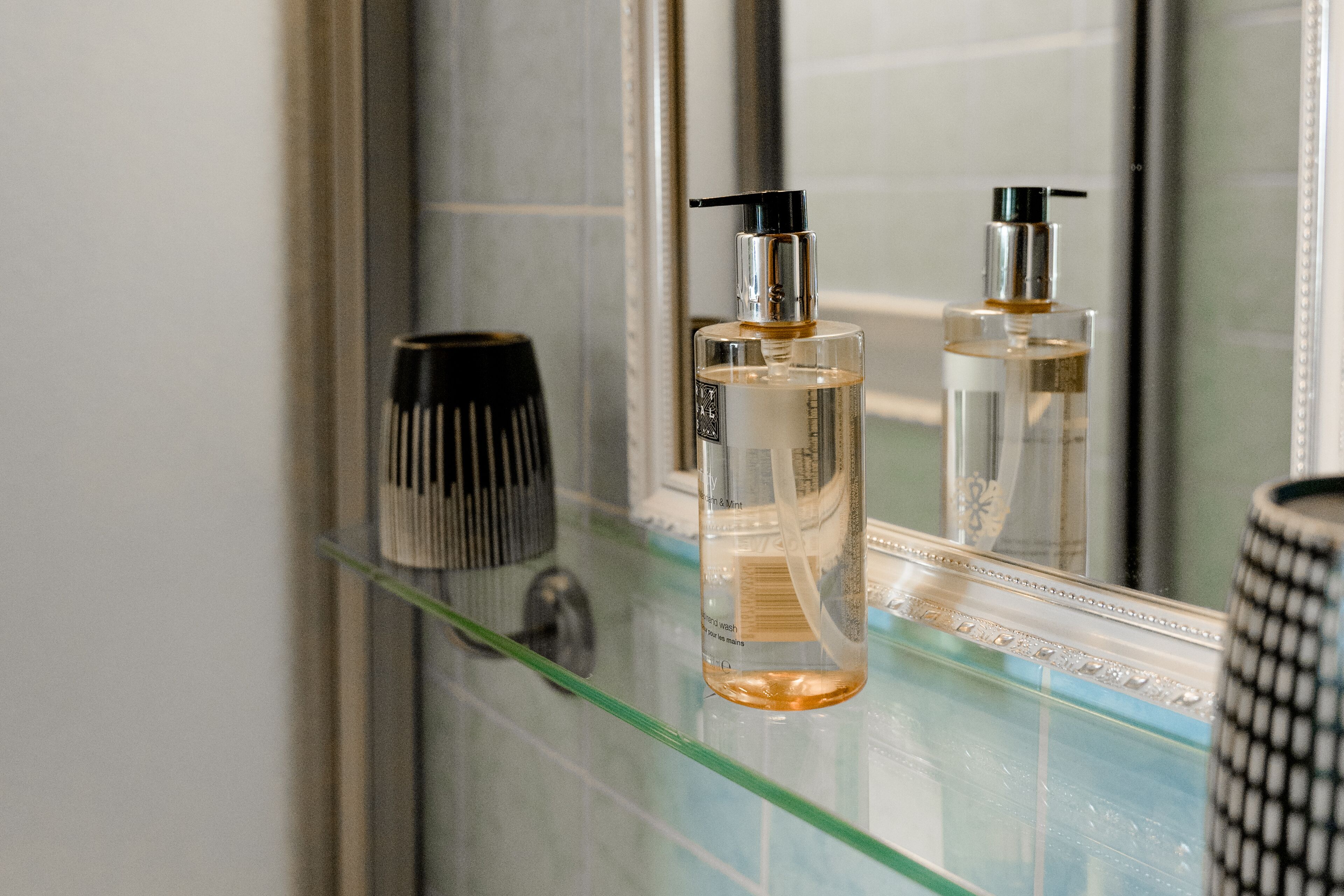 economy double room, private bathroom, garden view | bathroom