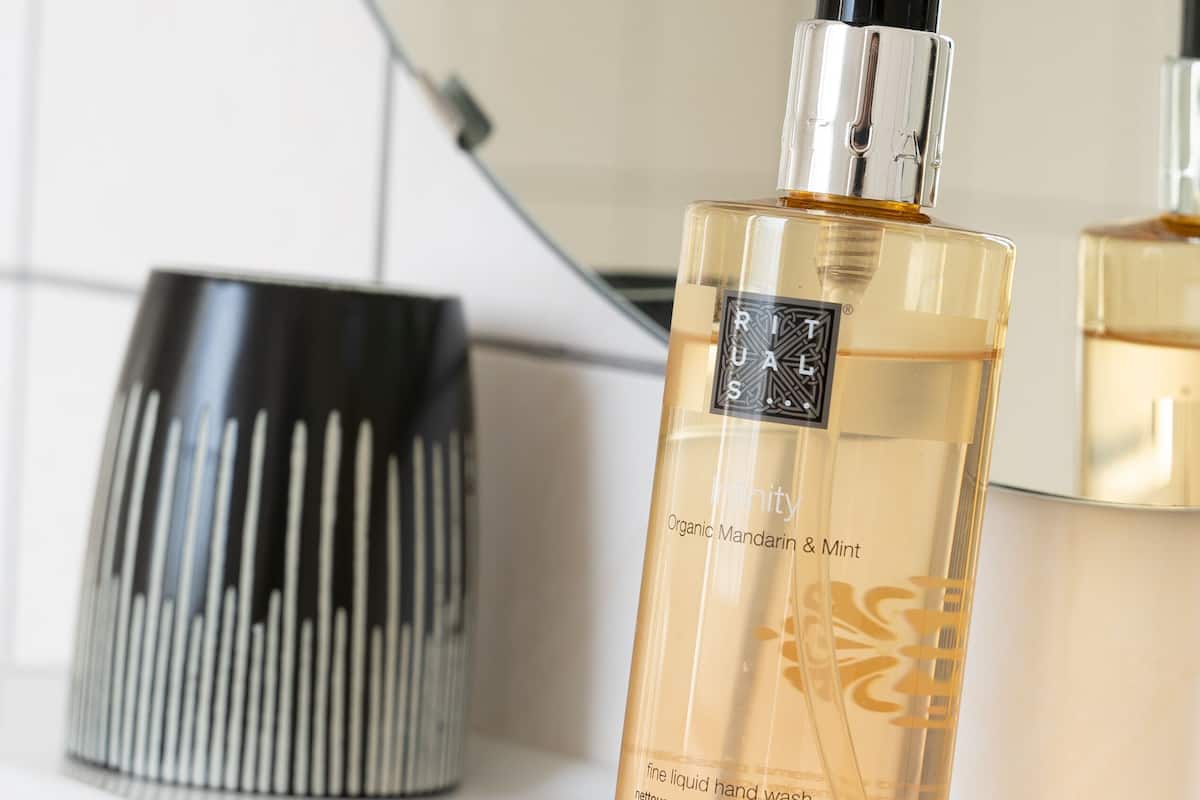 standard double room, private bathroom, garden view | bathroom