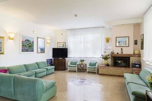 로비 좌석 공간