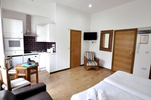 Doppel- oder Zweibettzimmer, 1 Doppelbett | Bügeleisen/Bügelbrett, kostenloses WLAN