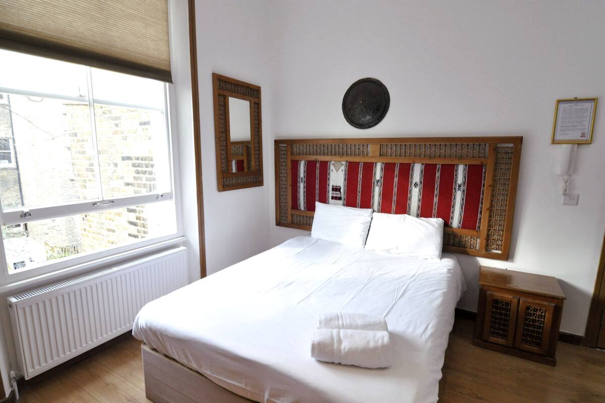 Doppel- oder Zweibettzimmer, 1 Doppelbett | Bügeleisen/Bügelbrett, kostenloses WLAN