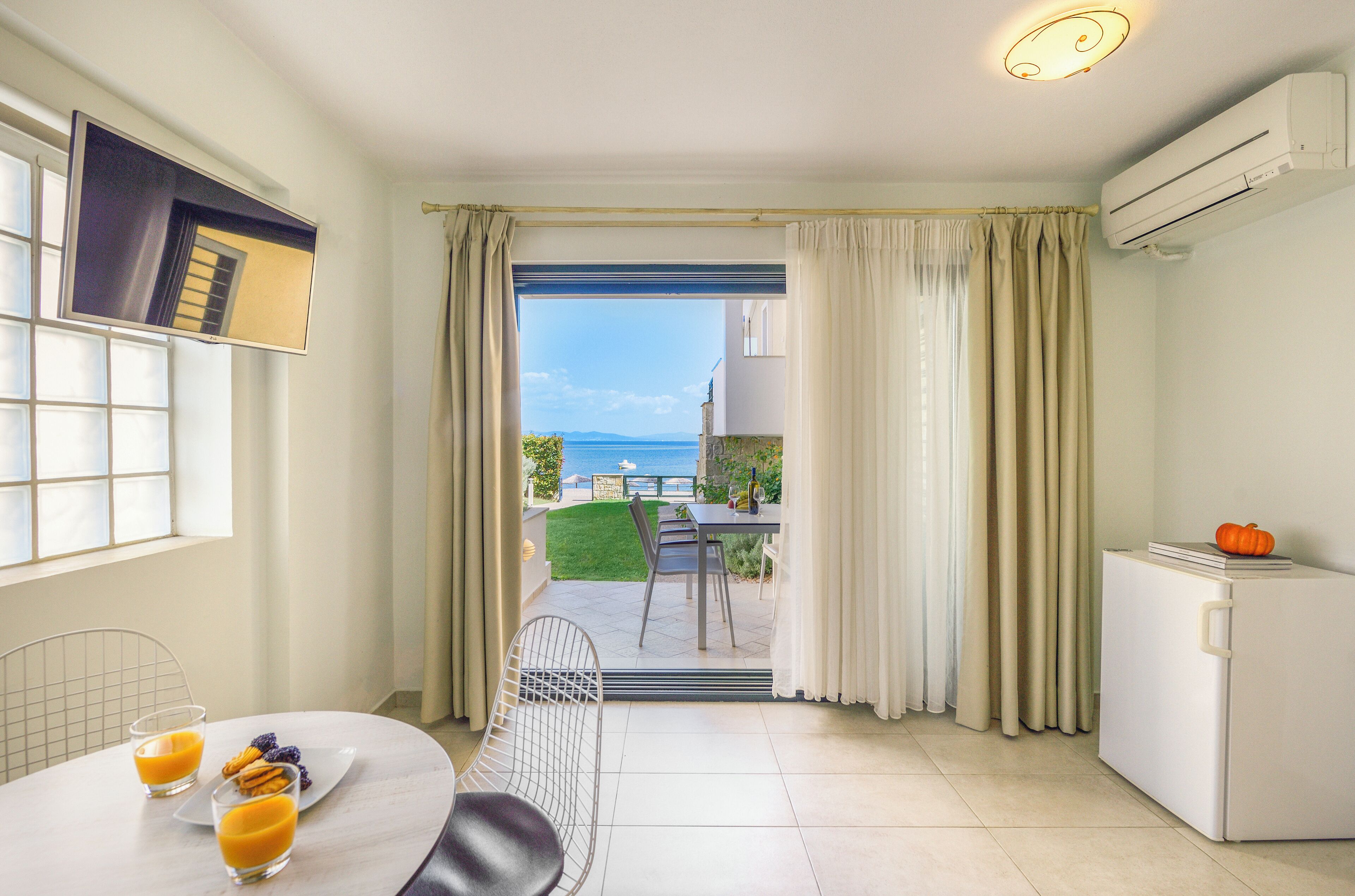 Deluxe Apartment, Sea View (Ground floor) | Living area | Flat-screen TV