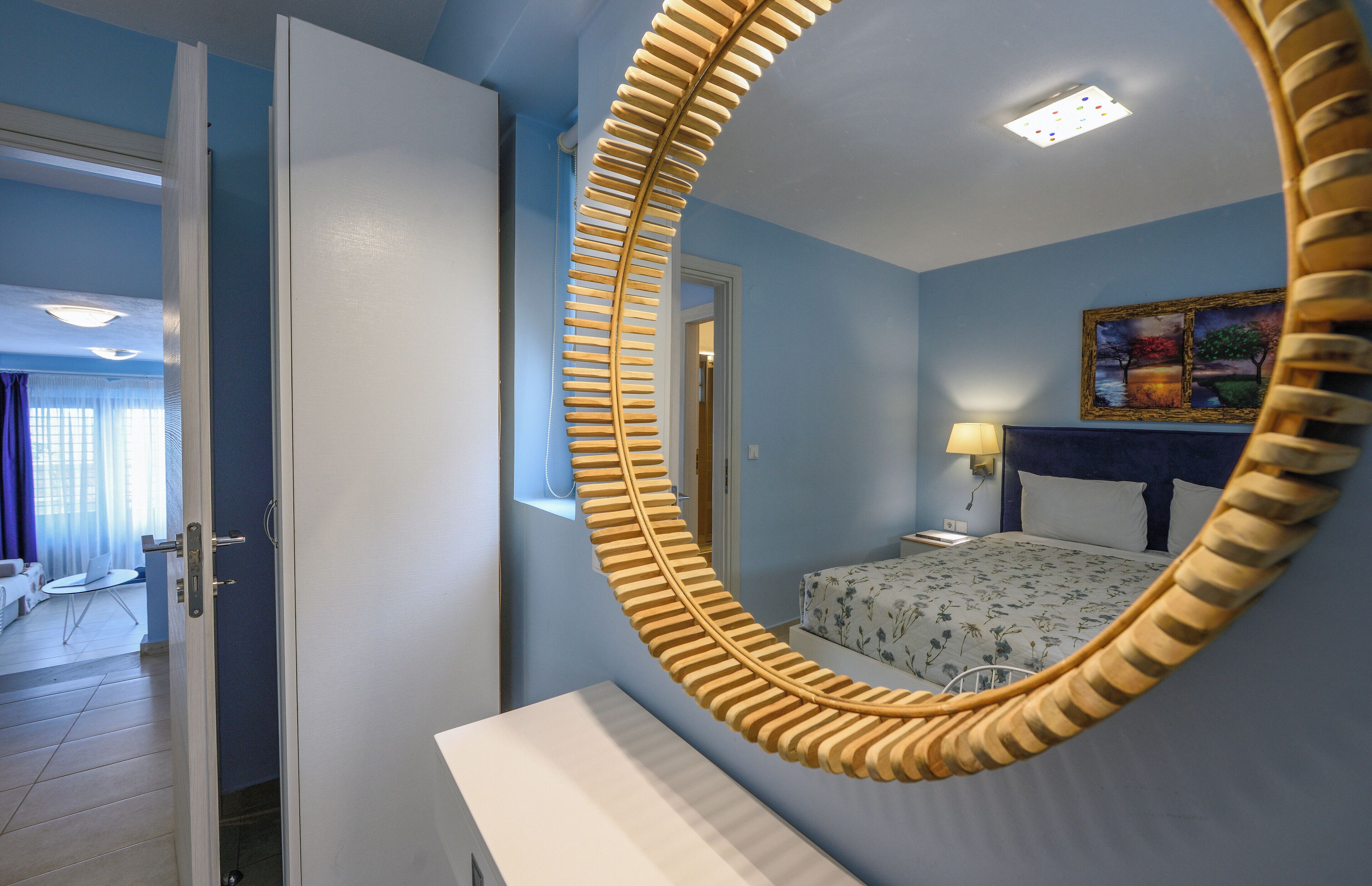 Appartement Deluxe, vue mer (Ground floor) | Coffres-forts dans les chambres, bureau, rideaux occultants