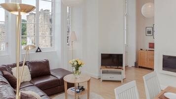 Family House, 3 Bedrooms | Living area | Flat-screen TV, fireplace, DVD player