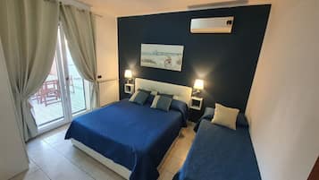 Deluxe Quadruple Room | Blackout curtains, iron/ironing board, free WiFi, bed sheets