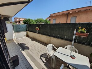 Deluxe Quadruple Room | Terrace/patio - Guest House Brezza Marina (Fiumicino)