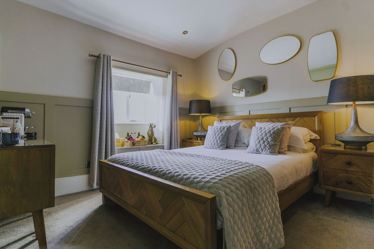 尊荣双人房, 1 间卧室, 冰箱, 山景 | 防过敏的被褥、特色装修、特色家居、遮光窗帘