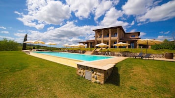 Outdoor pool, an infinity pool, sun loungers
