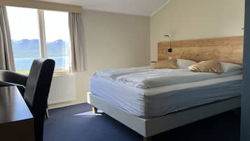 Chambre Double Standard, salle de bains privée | Bureau, espace de travail pour ordinateur portable, rideaux occultants