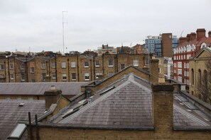 Apartamento, baño privado (F3-41) | 1 dormitorio, ropa de cama hipoalergénica, escritorio y cortinas opacas