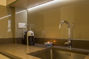 Apartamento, baño privado (F1-40) | 1 dormitorio, ropa de cama hipoalergénica, escritorio y cortinas opacas