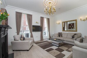 公寓, 私人浴室 (F1-40) | 低過敏寢具、書桌、遮光布/窗簾、熨斗/熨衣板