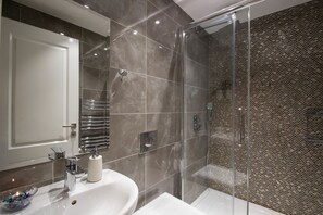 Apartment, Private Bathroom (F2-41) | Bathroom | Shower, rainfall showerhead, free toiletries, hair dryer - Marylebone Village Apartments (London)