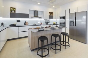Villa, 3 Bedrooms, Hot Tub (Private Pool) | Private kitchen