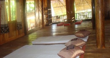 공용 도미토리, 남녀공용 도미토리 | 책상, 무료 WiFi, 침대 시트