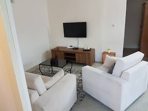 Classic Apartment, 2 Bedrooms | Living room