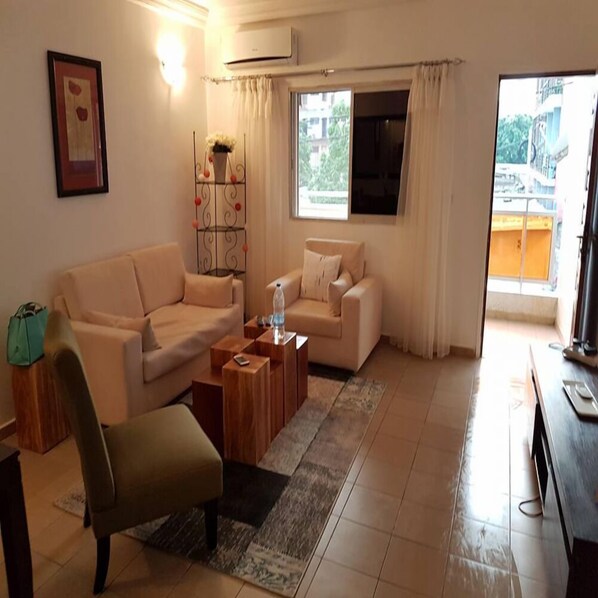 Classic Apartment, 2 Bedrooms | Living room | Flat-screen TV - Résidence Marié Majeur (Abidjan)