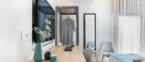 Standard Room, Balcony, Sea View | Living area | 48-inch Smart TV with satellite channels, TV, Netflix
