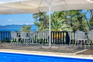 Habitación familiar, vista al mar | Alberca al aire libre | Alberca al aire libre 