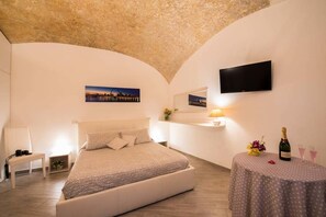 Triple Room - Petros rooms&apartments (Salerno)