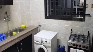 Apartment | Private kitchen | Full-sized fridge, microwave, oven, stovetop