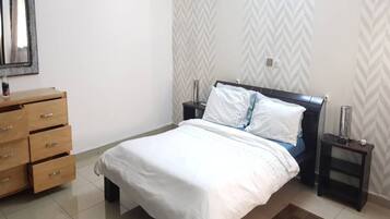 Apartment | Premium bedding, iron/ironing board, rollaway beds, free WiFi