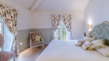 Kamar Double Superior, 1 kamar tidur | 1 kamar tidur, selimut bulu angsa, brankas, dan meja kerja