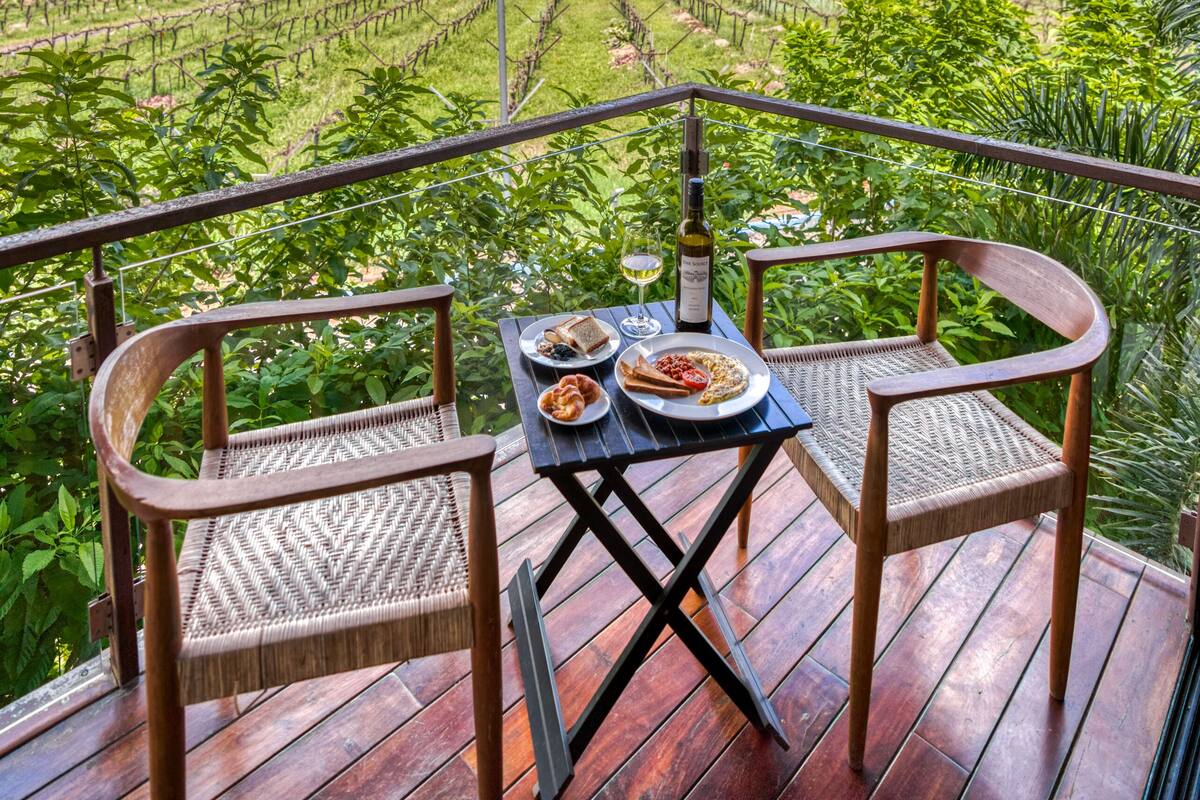 Tree house with Vineyard View | Terrace/patio