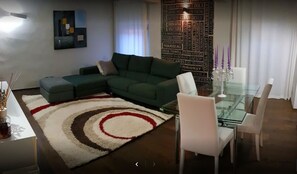 Flat-screen TV - Mosaico Aparthotel (Modena)