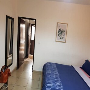 1 bedroom, premium bedding, desk, iron/ironing board - Residence Fatny (Abidjan)