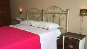 Premium bedding, in-room safe, desk, free WiFi