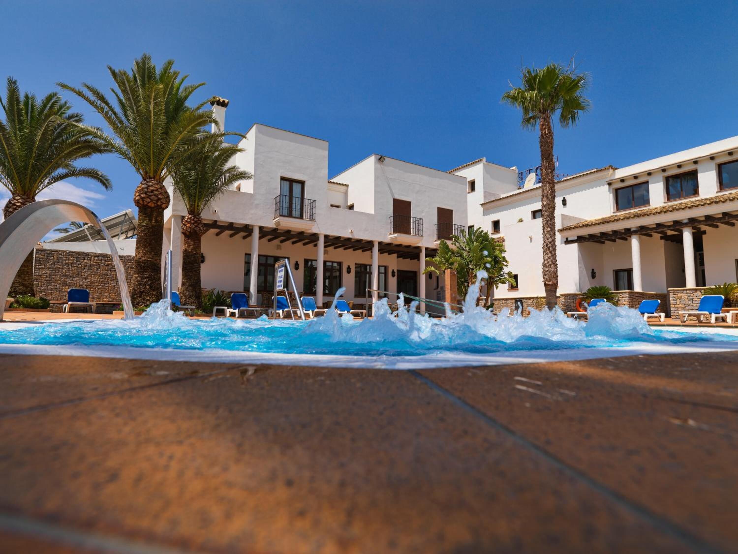 2 outdoor pools, sun loungers